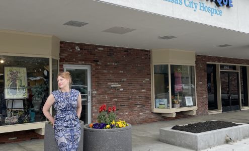 Story Boutique - benefits Kansas City Hospice