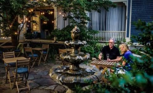 Kitch'inn - Boutique Inn + Wine Bar Mahone Bay