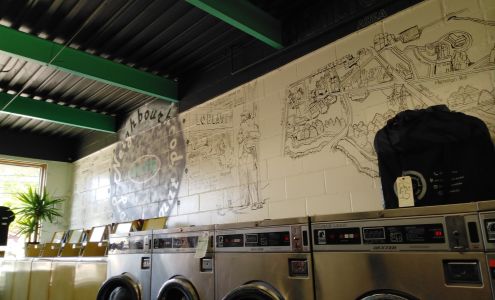 Neighbourhood Laundromat Cafe