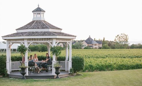 Riverbend Inn & Vineyard