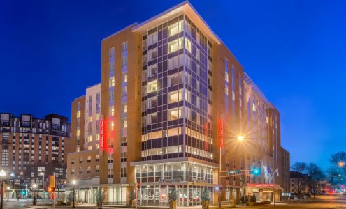 Hampton Inn & Suites Madison / Downtown