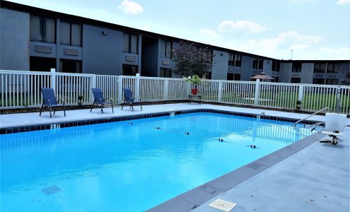 Madison Inn & Suites