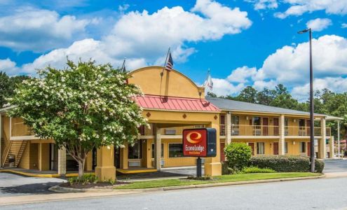 Econo Lodge Inn & Suites at Fort Moore