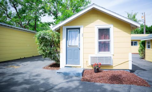 Lamplighter Cabins & Suites
