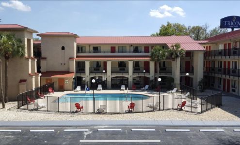 Tricove Inn & Suites