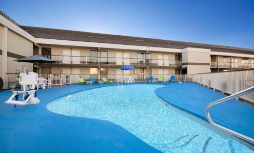 Days Inn & Suites by WyndhamFort Bragg/Cross Creek Mall