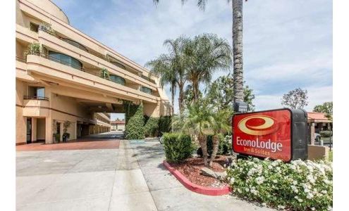 Econo Lodge Inn & Suites Riverside - Corona