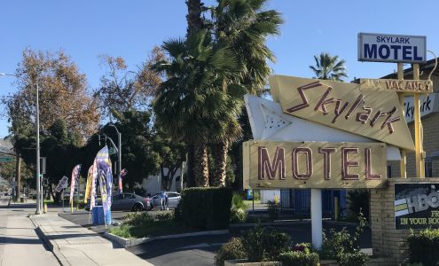 Skylark Motel