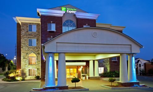 Holiday Inn Express & Suites Lexington-Downtown/University, an IHG Hotel