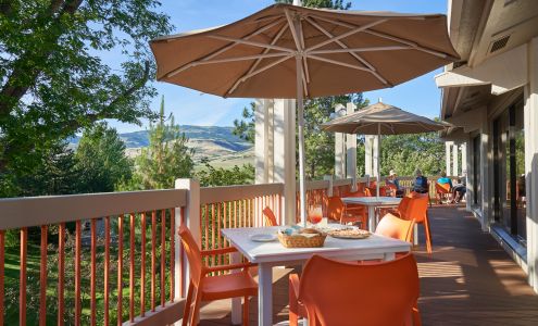 Ashland Hills Hotel & Suites and Convention Center