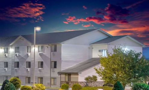 Super 8 by Wyndham Altoona