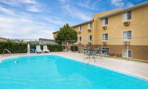 Super 8 by Wyndham Dodge City