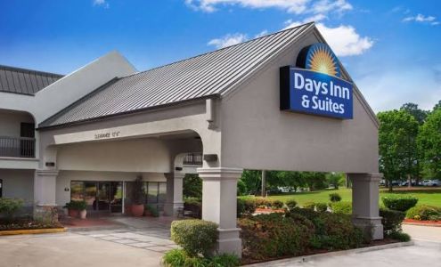 Days Inn & Suites by Wyndham Tyler