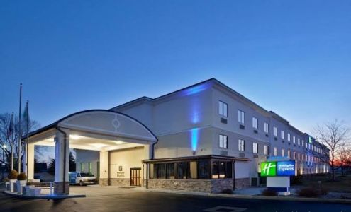 Holiday Inn Express Cleveland Airport - Brook Park, an IHG Hotel