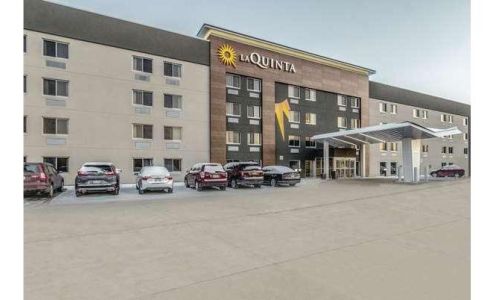 La Quinta Inn & Suites by Wyndham Cleveland - Airport North