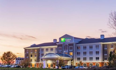 Holiday Inn Express & Suites Rockford-Loves Park, an IHG Hotel
