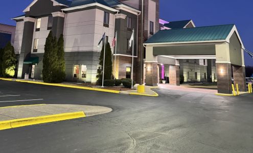 La Quinta Inn & Suites by Wyndham Louisville East