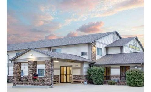 Super 8 by Wyndham Waverly