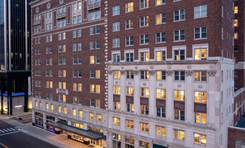 DoubleTree Suites by Hilton Hotel Detroit Downtown - Fort Shelby
