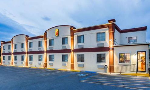 Super 8 by Wyndham Douglas