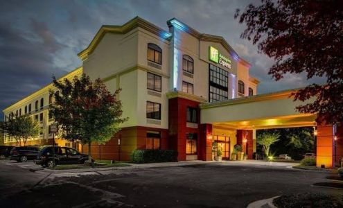Holiday Inn Express Richmond Airport, an IHG Hotel