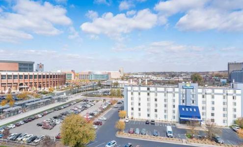 Days Hotel by Wyndham University Ave SE