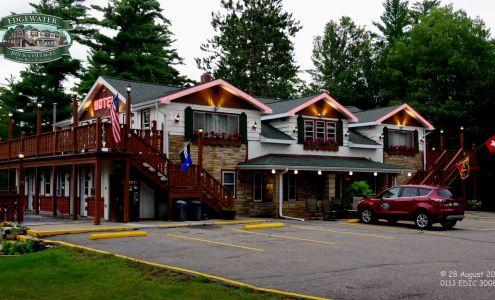 Edgewater Inn & Cottages