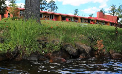 Hiawatha Lodge & Resort