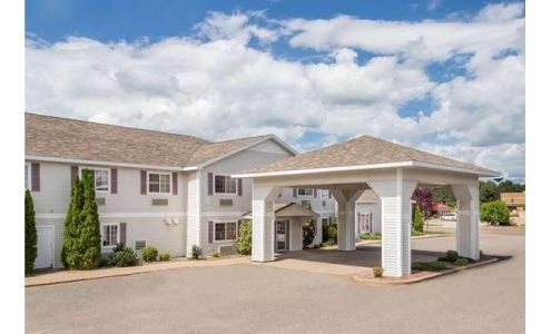 AmericInn by Wyndham Eagle River Downtown