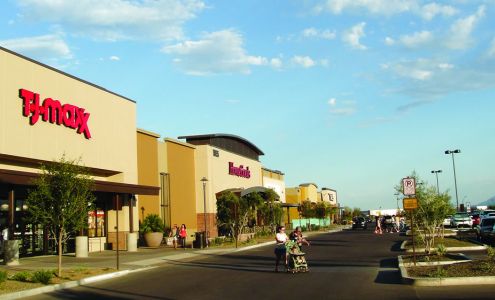 Market at Estrella Falls