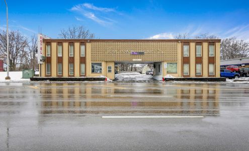 OYO Hotel Downtown Peoria I-74