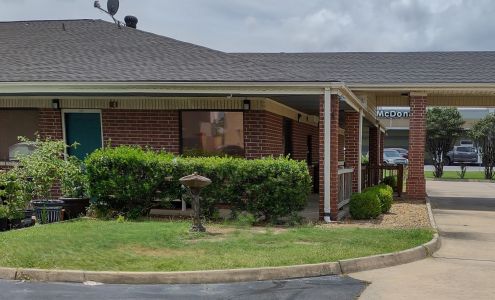 Redwood Inn & Suites