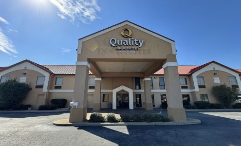 Quality Inn & Suites Pine Bluff