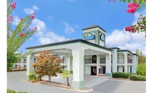 Days Inn & Suites by Wyndham Stockbridge South Atlanta