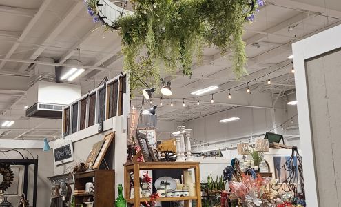 Painted Tree Boutiques - West Little Rock