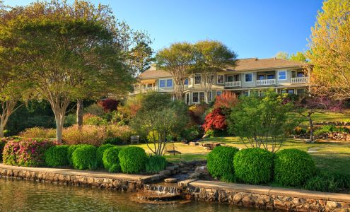Lookout Point Lakeside Inn