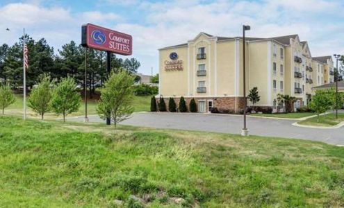 Comfort Suites near Hot Springs Park