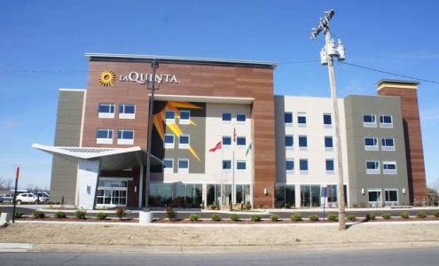 La Quinta Inn & Suites by Wyndham West Memphis