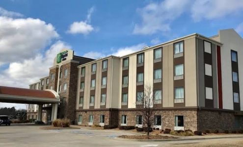 Holiday Inn Express & Suites Searcy, an IHG Hotel