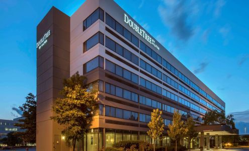 DoubleTree by Hilton Chicago Schaumburg