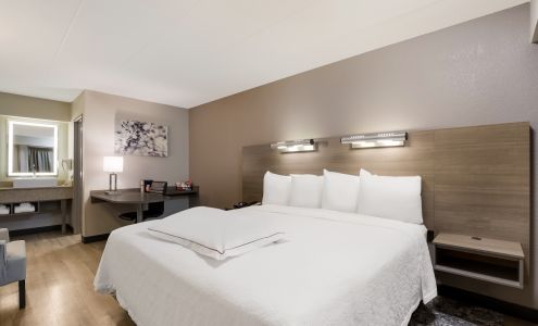 Red Roof PLUS+ Chicago - Naperville