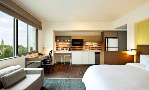 Element Omaha Midtown Crossing