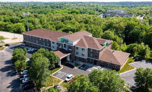 Holiday Inn Express & Suites Omaha West, an IHG Hotel