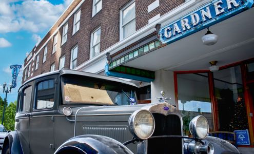 Gardner Hotel & Hostel