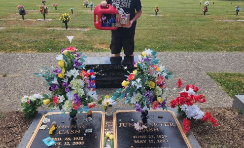 Graves of Johnny & June Cash