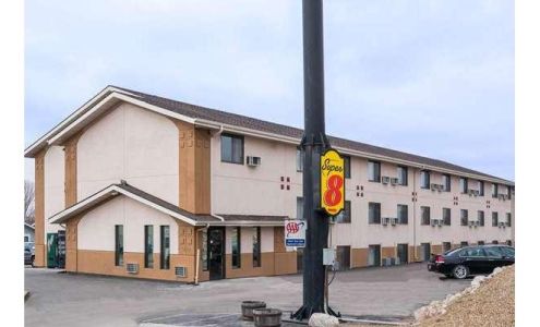 Super 8 by Wyndham Bismarck