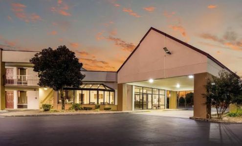 Red Roof Inn Clarksville