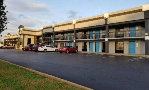 Gateway Inn & Suites Clarksville