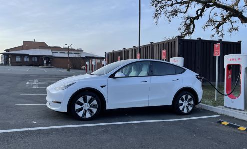 Tesla Supercharger 45020 US-101, Laytonville California 95454