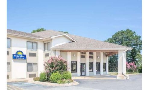 Days Inn & Suites by Wyndham Brinkley